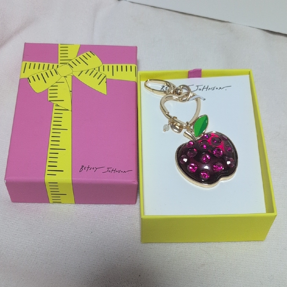 Betsey Johnson Crystal Apple Bag Charm Keychain - Picture 2 of 7